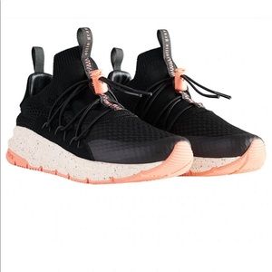 Brand new never worn Ollie Gray Women’s sneaker